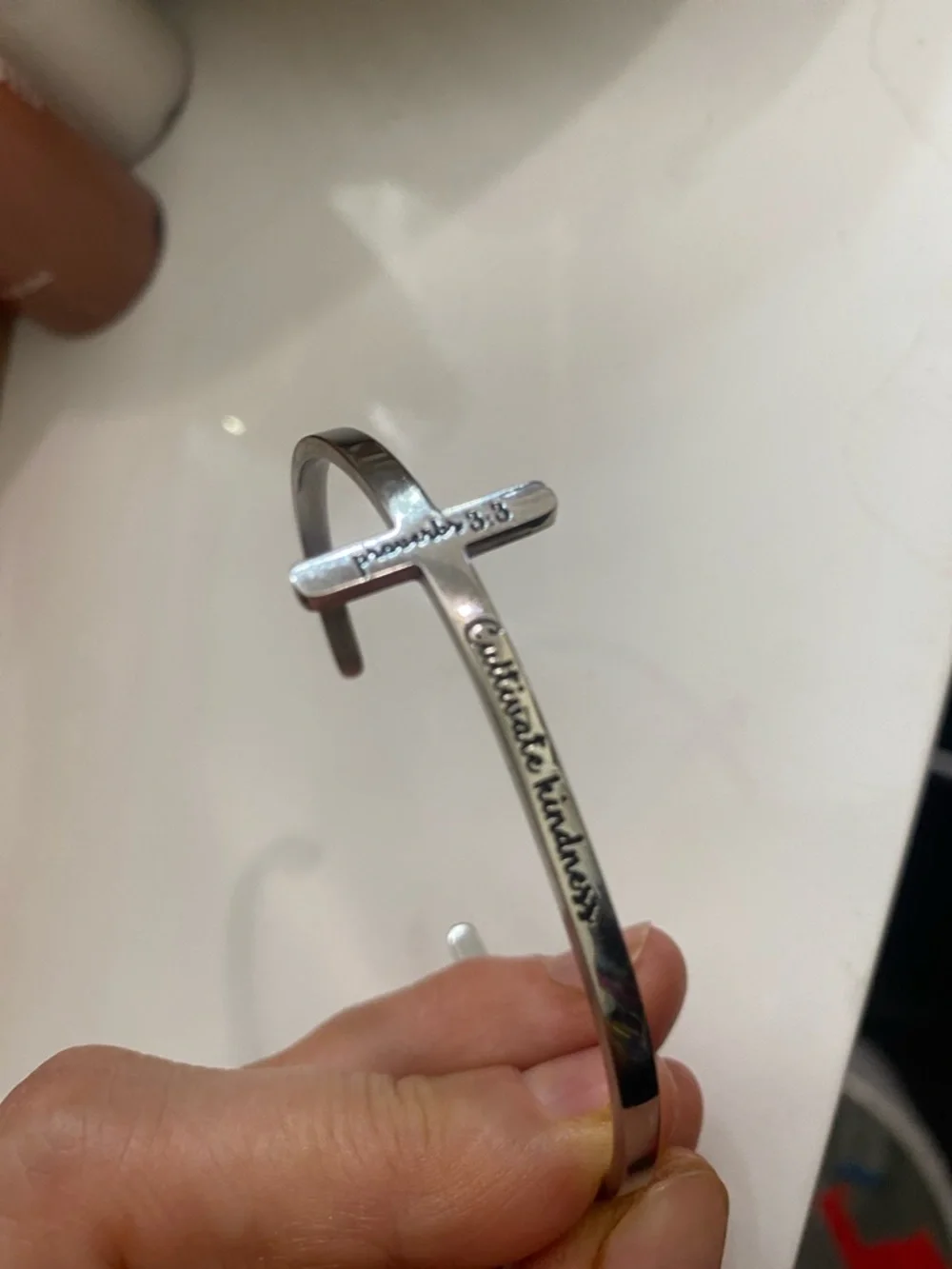 N/A sleek cross